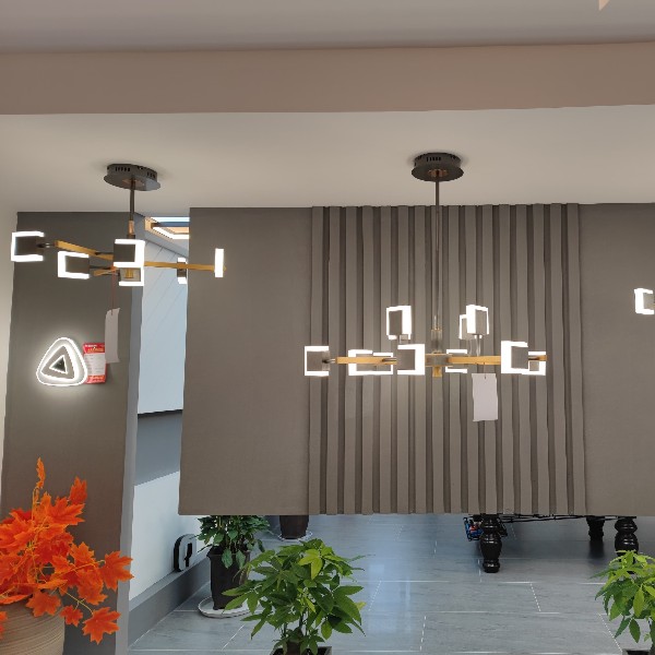 从杂牌做到品牌，创造了自己的财富路